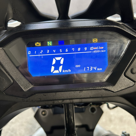 Tableau de bord de la Voge 300 Rally grise mate 4T vendu d'occasion chez Kerbike, nombre de kilomètres