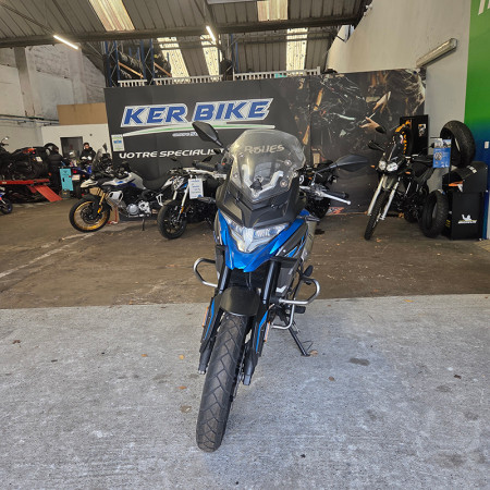 Voge 900 DSX de face