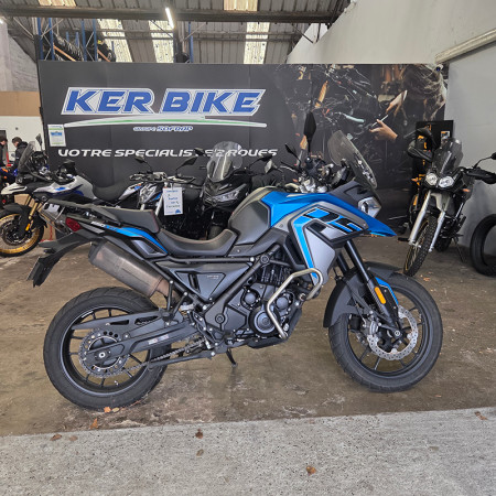 Voge 900 DSX côté droit